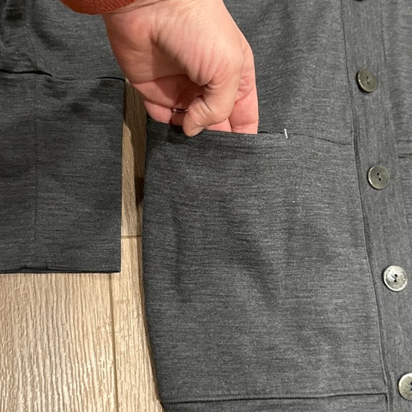 Icebreaker Women Lrg Long Button Up  Cardigan Dark Gray Merino Wool Pockets EUC - Picture 3 of 13